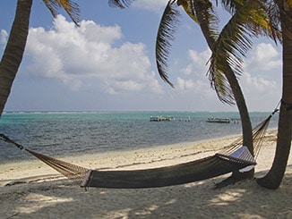 Stabhängematte am Strand