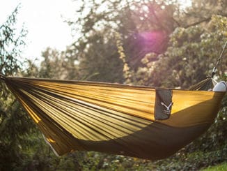 HAWK Outdoor Reisehängematte in der Sonne